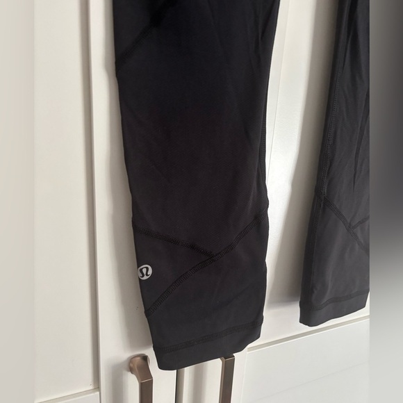 Lululemon Black Leggings Cropped Tights Activewear Athleisure Size 4 - Picture 5 of 5